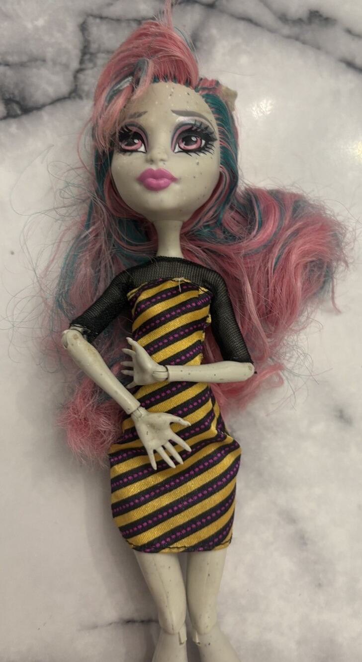 Monster High Doll Rochelle Goyle Girl Ghouls Night Out 2011 HTF Rare